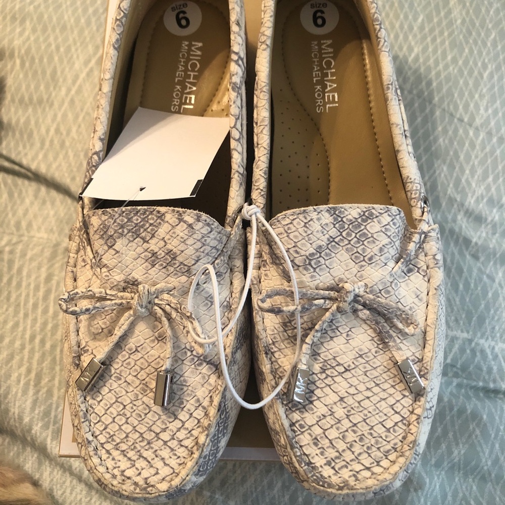 NIB Michael Kors Sutton Moccasins Flats SZ 6